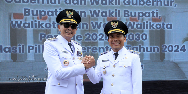 Wali-Kota-Malang-Wahyu-Hidayat-dan-Wakil-Wali-Kota-Malang-Ali-Muthohirin-usai-mengikuti-pelantikan