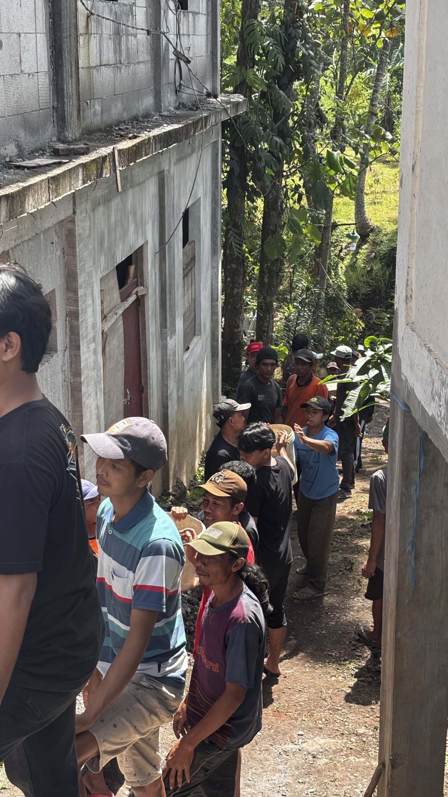 Menghidupkan Kembali Mata Air Rekesan: Kontribusi Mahasiswa KKN Unmer untuk Ketersediaan Air Bersih