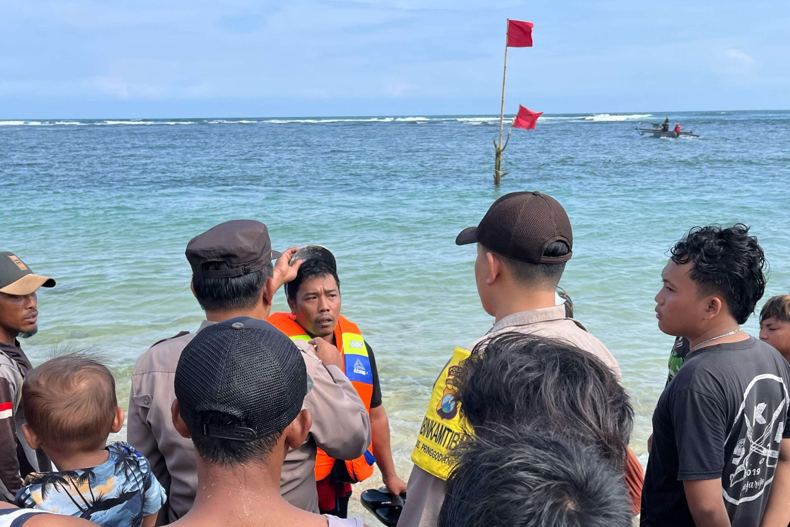 Tragedi Pantai Balekambang: 5 Santri Terseret Ombak, 3 Hilang dalam Pencarian Intensif