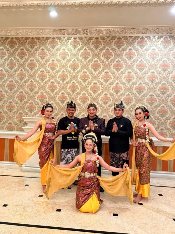 Terima Penghargaan Award Nusantara Kemilau Emas 2025 Dari Pasopati Cakra Nusantara, Ki Mahesa Wong Terus Berkiprah Aktif di Kebudayaan