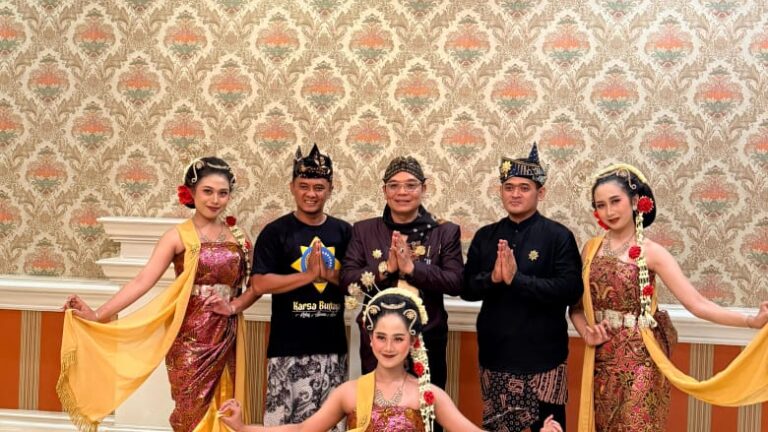 Terima Penghargaan Award Nusantara Kemilau Emas 2025 Dari Pasopati Cakra Nusantara, Ki Mahesa Wong Terus Berkiprah Aktif di Kebudayaan