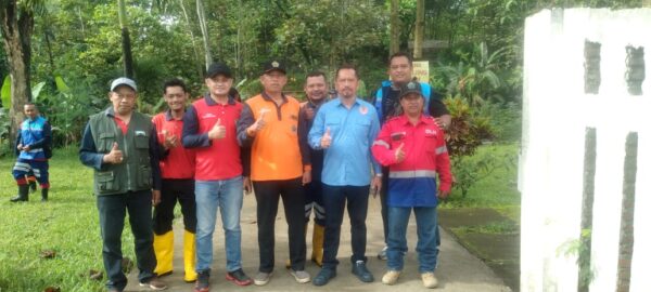 DLH Sisir Makam Dinasti Mbah Mogog Karang Besuki Lanjutkan Giat Ngalam Resik