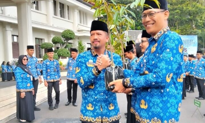 Pemkot Malang Melalui DLH Distribusikan Bibit Pohon Buah Produktif Untuk 57 Kelurahan di 5 Kecamatan