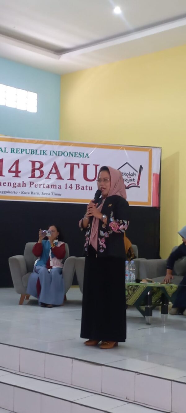 Sri Untari Paparkan Pentingnya Parenting di Dua Tempat Lembaga Pendidikan Sekolah Rakyat