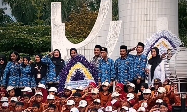 Tanamkan Nasionalisme, Siswa SDN Gadang 3 Malang Tabur Bunga di TMP Untung Suropati Peringati Hari Pahlawan 2025