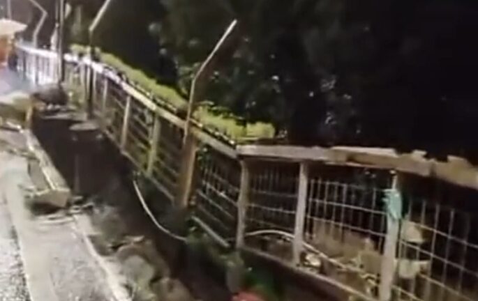 Trotoar Jembatan Brantas Malang Ambles, Akses Utama Terganggu Akibat Hujan Deras