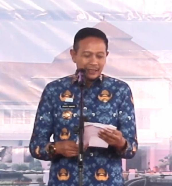 DLH Kota Malang Berikan Penghargaan Kepada Lembaga Yang Peduli Lingkungan di Malang Kota.