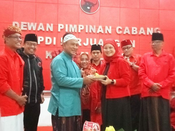 Khidmat, DPC PDI Perjuangan Kota Malang Gelar Diba’ dan Doa Bersama Peringati HUT ke-79 Megawati Soekarnoputri