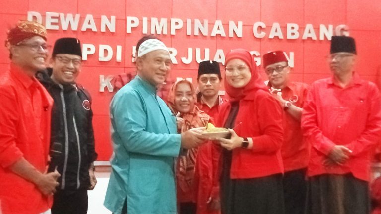 Khidmat, DPC PDI Perjuangan Kota Malang Gelar Diba’ dan Doa Bersama Peringati HUT ke-79 Megawati Soekarnoputri