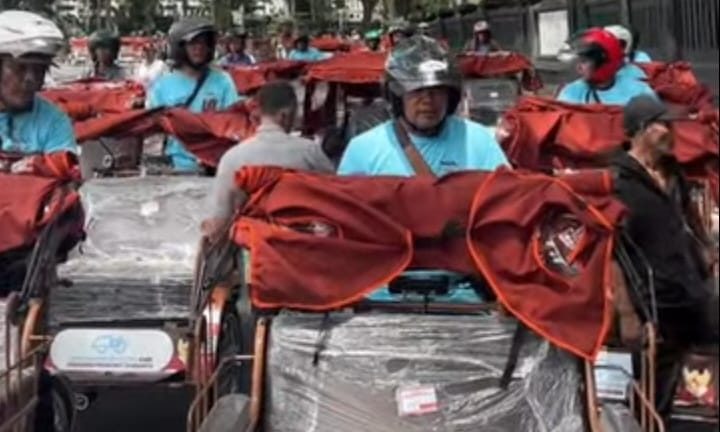 Pemkot Malang Serahkan 200 Betrik Bantuan Presiden RI Prabowo Subiyanto di Halaman Balaikota