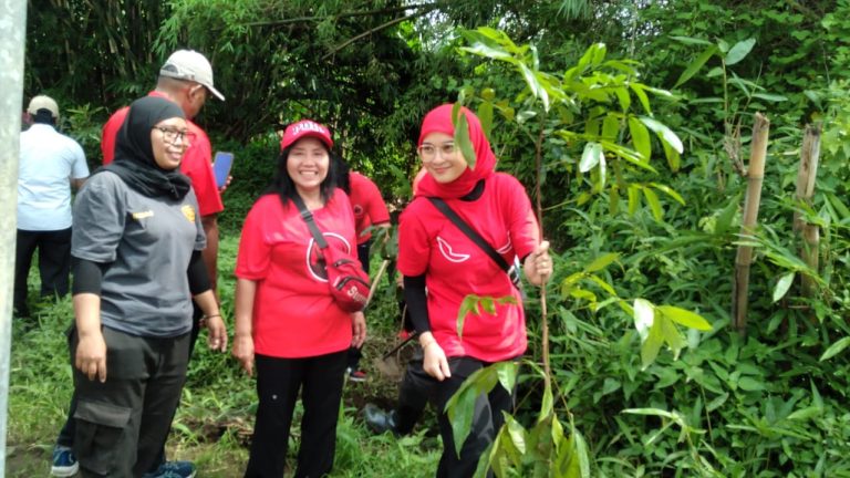 Peringati HUT Megawati ke -79 Th,DPC PDI Perjuangan Kota Malang Lakukan Penanaman Bibit Pohon