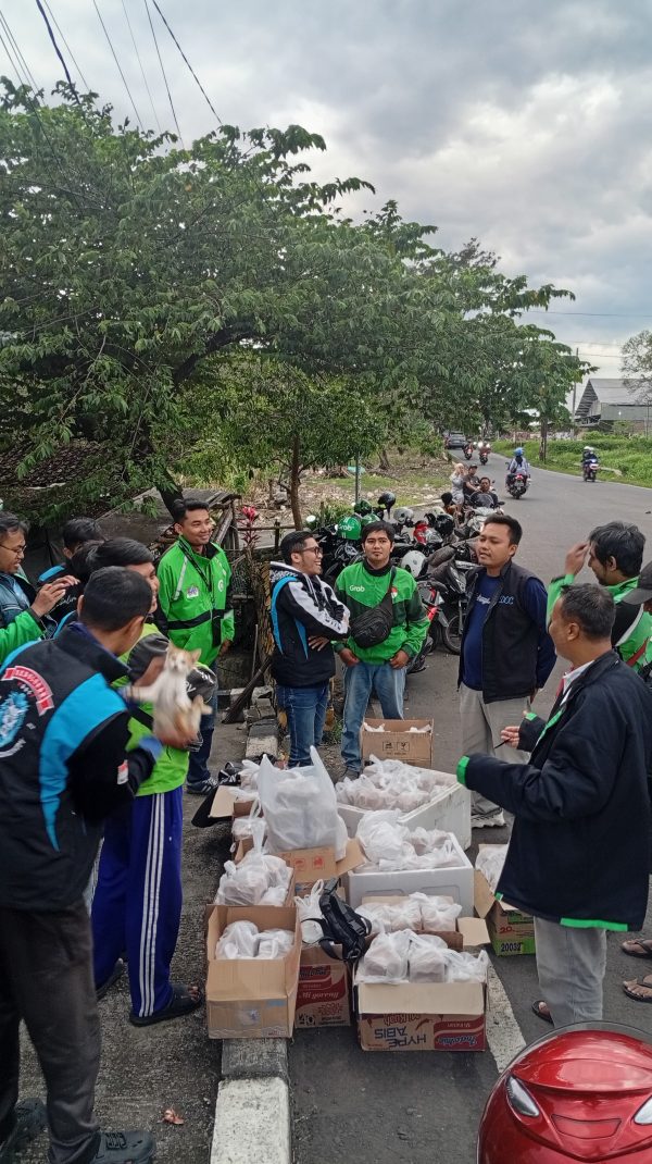 Komunitas Ojol (DOC) Gelar Aksi Bagi Takjil