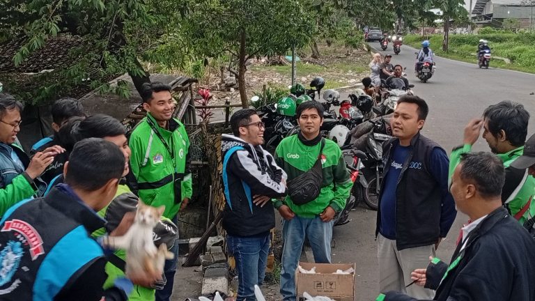 Komunitas Ojol (DOC) Gelar Aksi Bagi Takjil