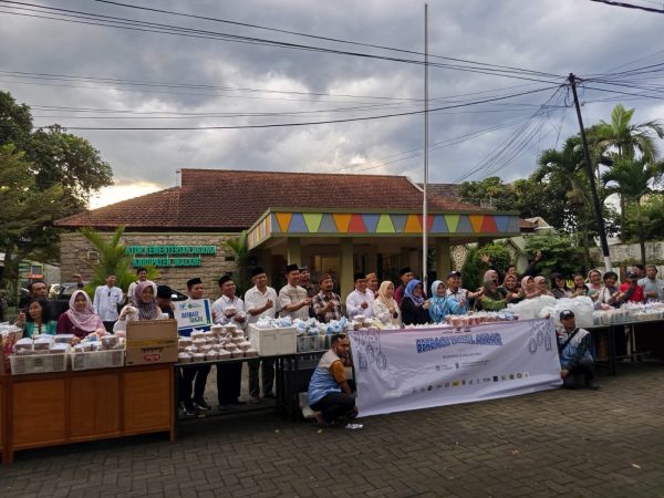 Sam TITO Hadiri Kegiatan Berbagi Takjil Bersama Lintas Komunitas Malang Raya