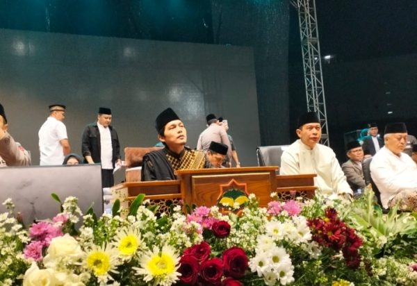 Lautan Jamaah Gus Iqdam Padati Stadion Gajayana Malang