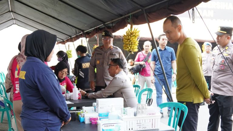 Sambut Hari Bhayangkara ke-80, Polresta Malang Kota Bagikan 500 Porsi Makan Gratis dan Cek Kesehatan