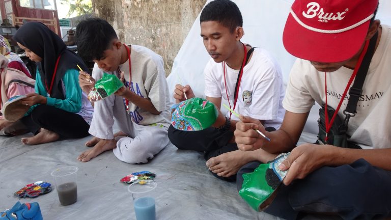 Seni Tanpa Batas: Workshop Topeng Malang Libatkan 15 Anak Difabel