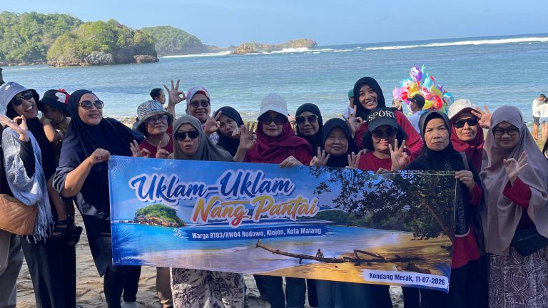 Gelar Arisan dan Uklam-Uklam Seru di Pantai Kondang Merak