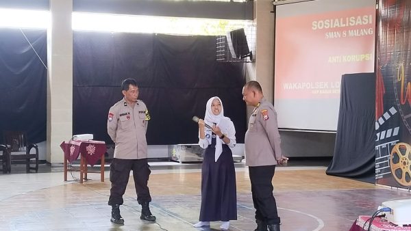 MPLS SMAN 8 Malang: Wakapolsek Lowokwaru Edukasi Antikorupsi dan Narkoba