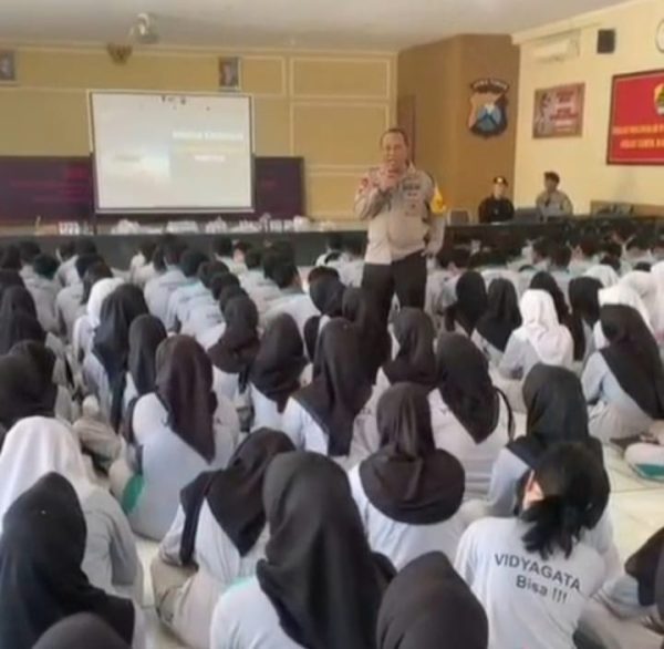 SMAN 6 Malang Boyong 300 Siswa ke Mako Brimob demi Penguatan Karakter