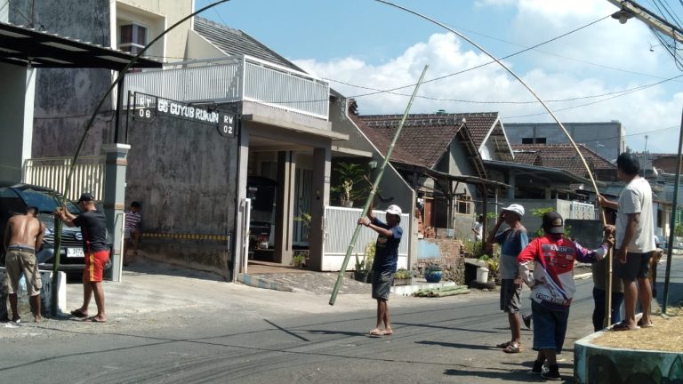 Tradisi Gotong Royong Sambut HUT RI ke-81: Cerita Guyub Rukun Warga Pandanlandung