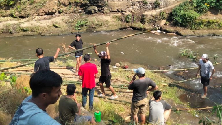 Sambut HUT RI ke-81, Warga Pisang Candi Gelar Gotong Royong