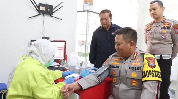 Tingkatkan Stok PMI, Kapolresta Malang Kota Boyong 50 Personel Donor Darah