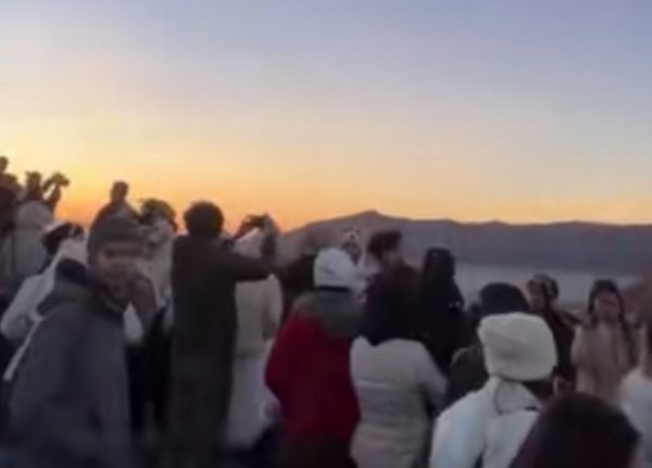 Kawasan Wisata Bromo Kembali Dibuka Pasca-Kebakaran