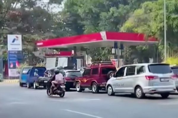Pasokan Pertalite di Malang Disesuaikan, Antrean Panjang Kembali Terlihat di SPBU