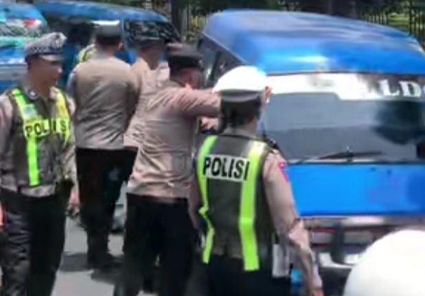 Sopir Angkot Malang Demo Tolak Trans Jatim dan Tuntut Integrasi